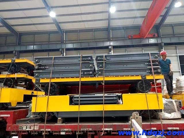 RGV電動(dòng)平車(chē)攜手托輥?zhàn)詣?dòng)裝卸設(shè)備 RGV電動(dòng)平車(chē)攜手托輥?zhàn)詣?dòng)裝卸設(shè)備