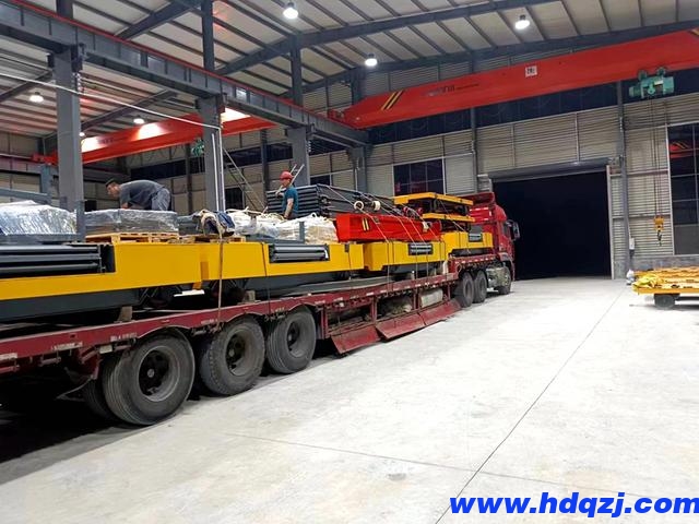 RGV電動(dòng)平車(chē)攜手托輥?zhàn)詣?dòng)裝卸設(shè)備 RGV電動(dòng)平車(chē)攜手托輥?zhàn)詣?dòng)裝卸設(shè)備