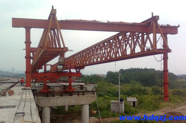 架橋機是怎樣焊盤的呢?操作流程又有什么呢? 架橋機是怎樣焊盤的呢?操作流程又有什么呢?