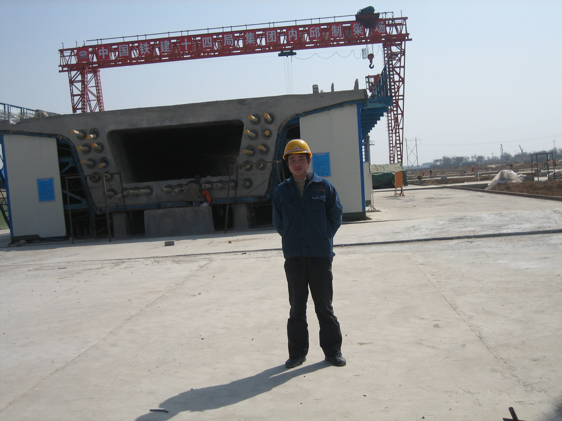 鐵路局采購(gòu)雙梁花架門式起重機(jī)