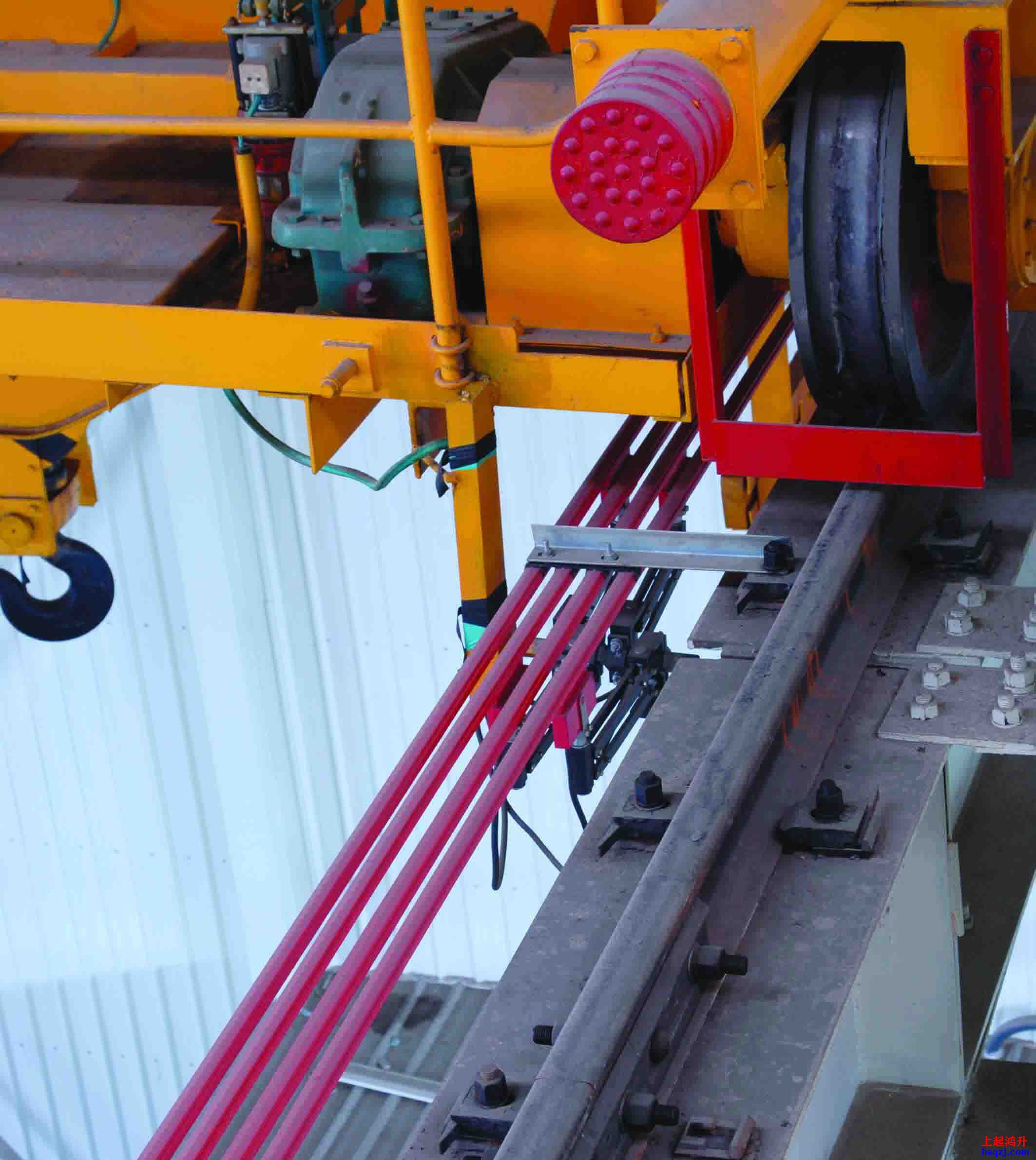 多級安全滑觸線有幾種結構型式？